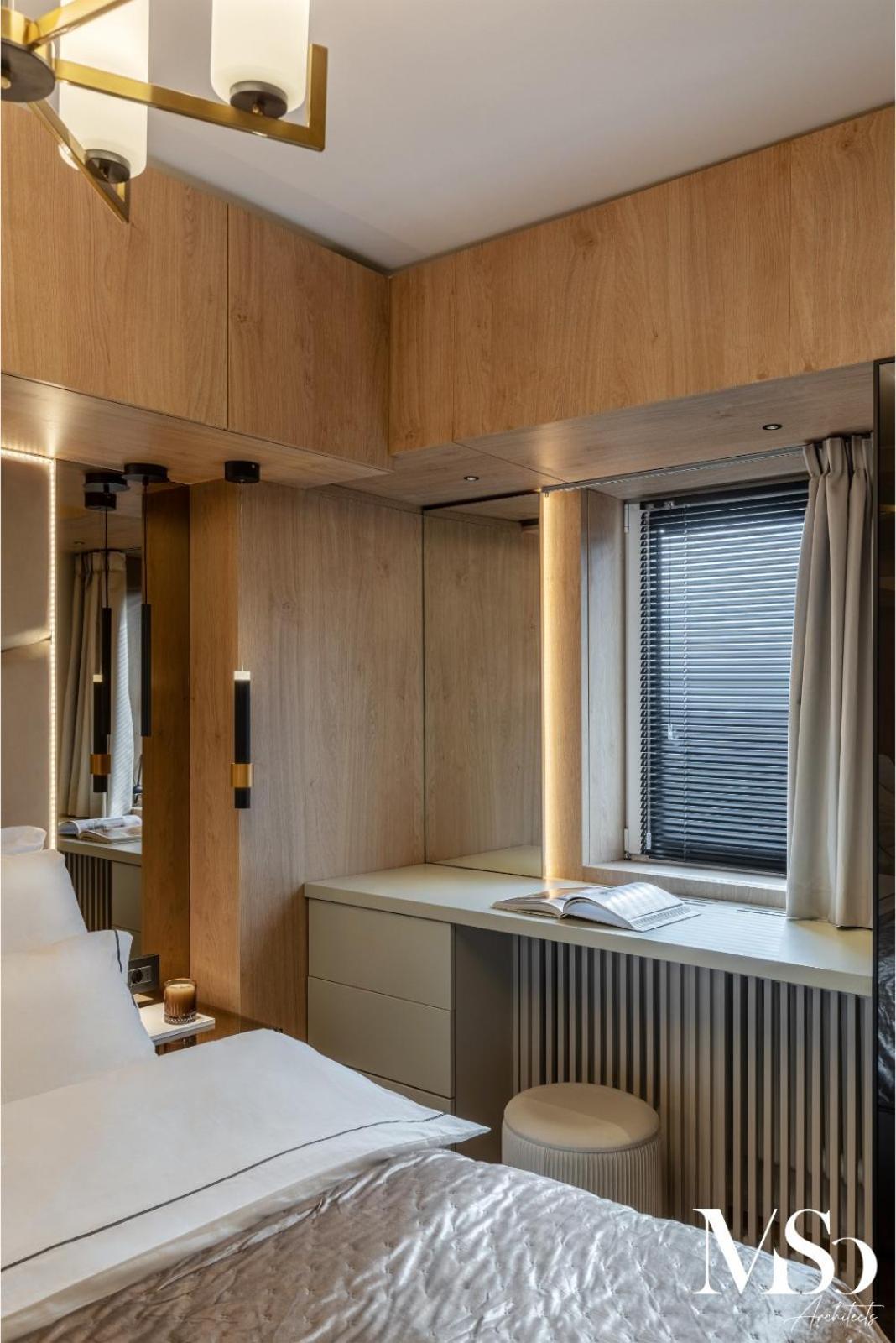 Designer's Delight: Modern 1br Near Center